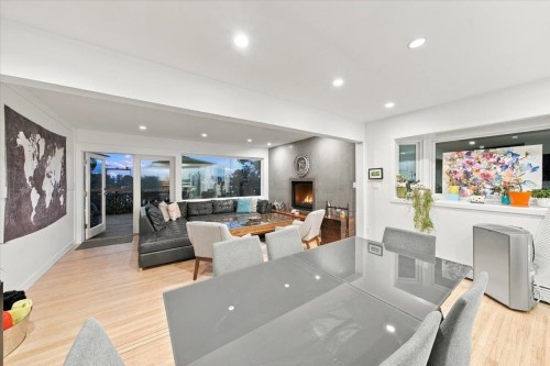 1095 Keith Road W, North Vancouver, BC 