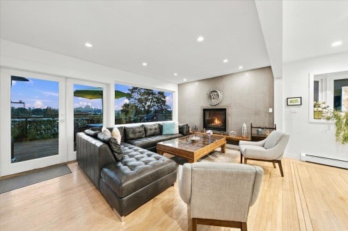 1095 Keith Road W, North Vancouver, BC 