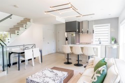 7359 Oak Street  Vancouver, BC V6P 1V9