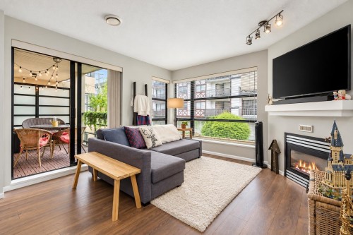 305-124 3rd Street W North Vancouver, BC V7M 1E8