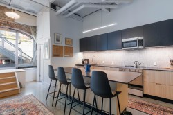 4-280 6th Avenue E Vancouver, BC V5T 1J8