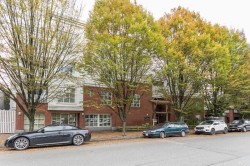 206-137 1st Street E North Vancouver, BC V7L 1B2