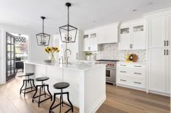 102-1055 Ridgewood Drive  North Vancouver, BC V7R 0A6