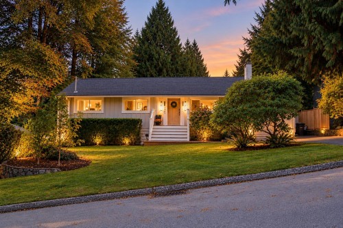 1361 15Th Street E, North Vancouver, BC 