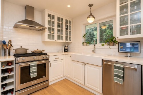 1361 15Th Street E, North Vancouver, BC 