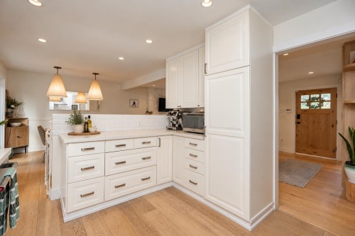 1361 15Th Street E, North Vancouver, BC 