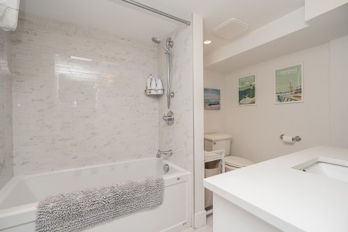 1361 15Th Street E, North Vancouver, BC 
