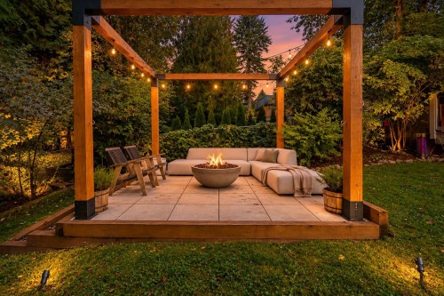 1361 15Th Street E, North Vancouver, BC 