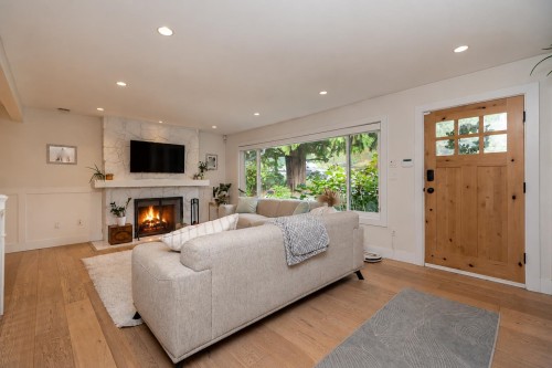 1361 15Th Street E, North Vancouver, BC 