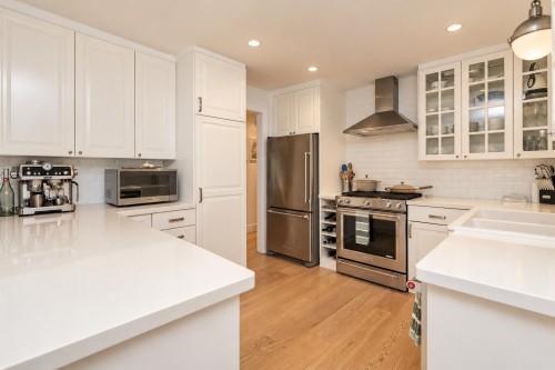 1361 15Th Street E, North Vancouver, BC 