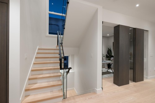 838 14Th Street E, North Vancouver, BC 