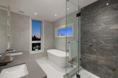 838 14Th Street E, North Vancouver, BC 