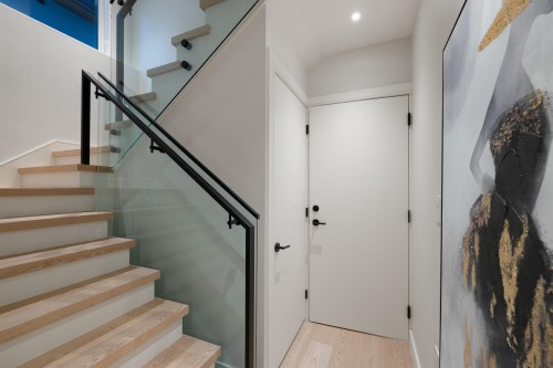 838 14Th Street E, North Vancouver, BC 