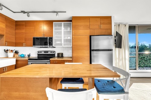 1010-2016 Fullerton Avenue  North Vancouver, BC V7P 3E6