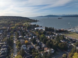 3732 1st Avenue W Vancouver, BC V6R 1H4