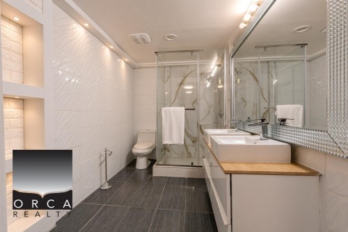 4380 Woodcrest Road, West Vancouver, BC 