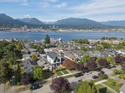 1-2815 Trinity Street  Vancouver, BC V5K 1E8