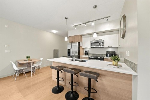 205-2214 Kelly Avenue  Port Coquitlam, BC V3C 0E5