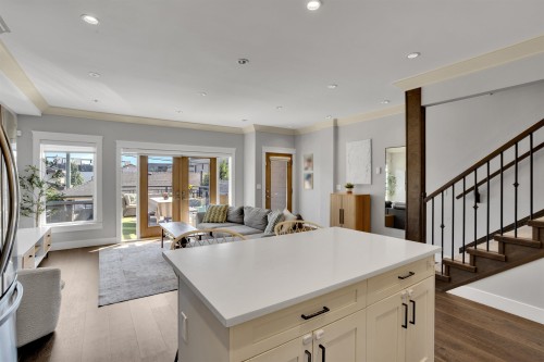 545 4Th Street E, North Vancouver, BC 