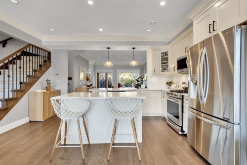 545 4Th Street E, North Vancouver, BC 