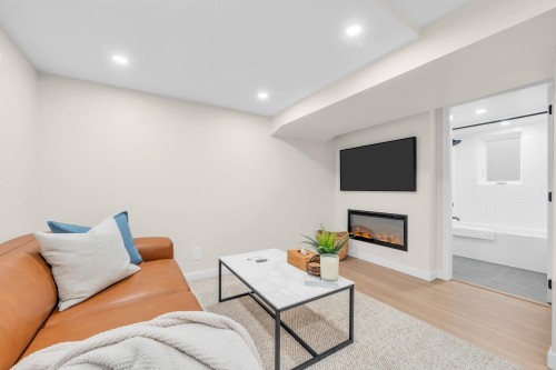 853 20Th Avenue E, Vancouver, BC 