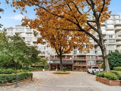 618-518 Moberly Road  Vancouver, BC V5Z 4G3