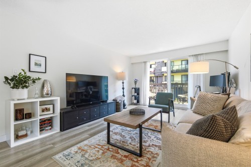 203-270 3rd Street W North Vancouver, BC V7M 1G1