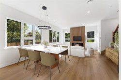 842 St. Denis Avenue  North Vancouver, BC V7J 2G4