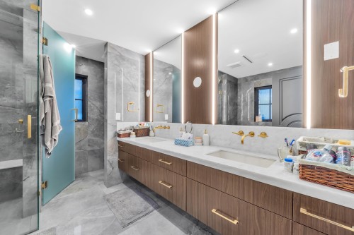 1443 57Th Avenue W, Vancouver, BC 