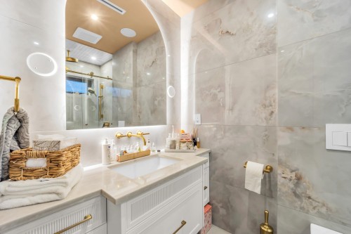 1443 57Th Avenue W, Vancouver, BC 
