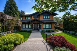 1116 Lawson Avenue  West Vancouver, BC V7T 2E5