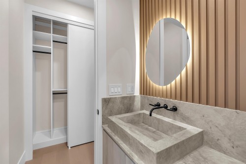 504 5Th Street E, North Vancouver, BC 
