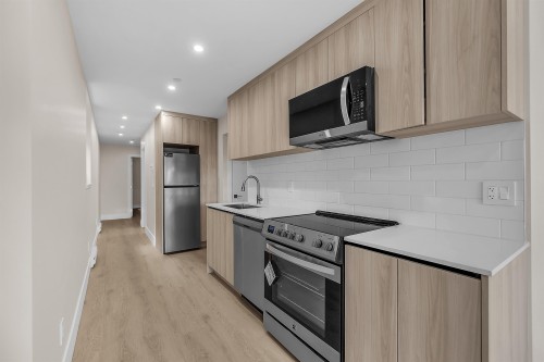 504 5Th Street E, North Vancouver, BC 