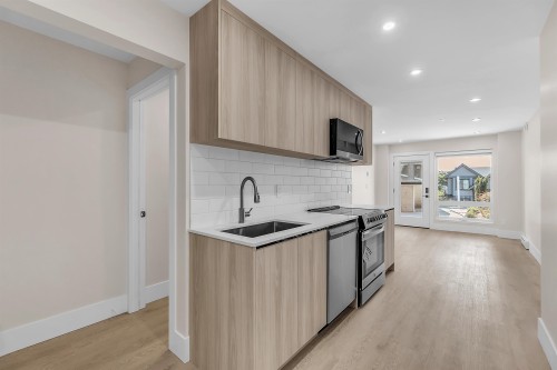 504 5Th Street E, North Vancouver, BC 