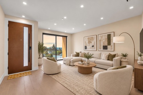 504 5Th Street E, North Vancouver, BC 