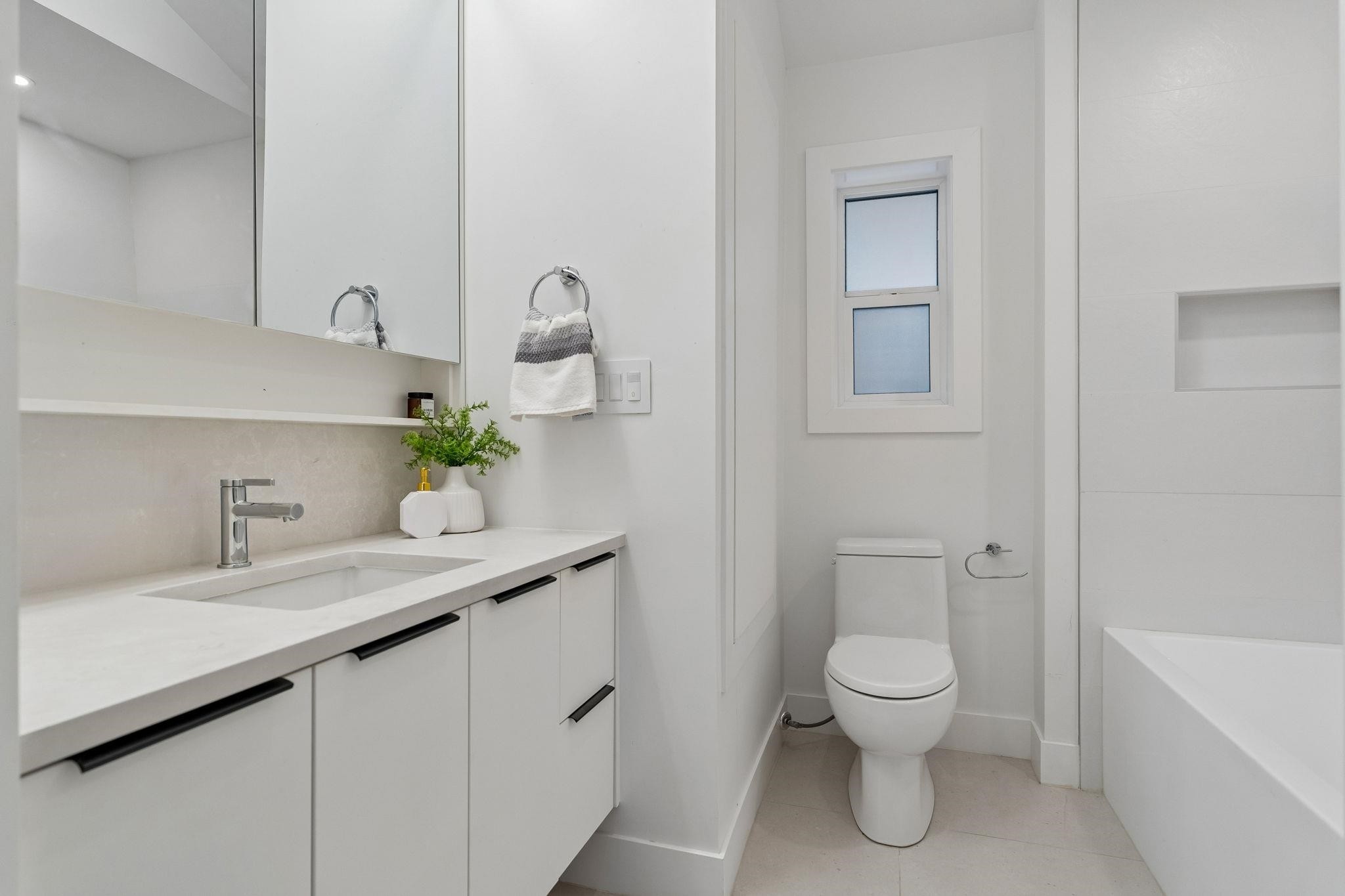 1234 19Th Avenue E, Vancouver, BC