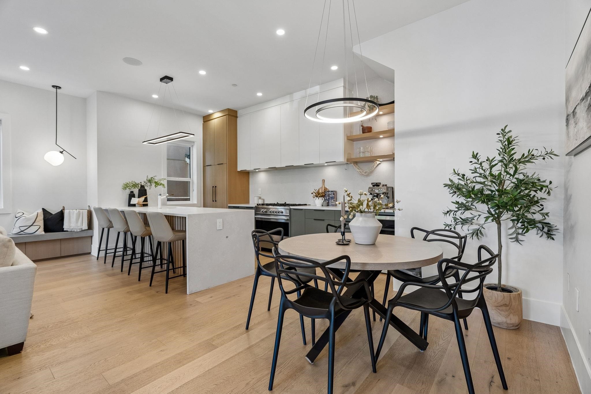 1234 19Th Avenue E, Vancouver, BC