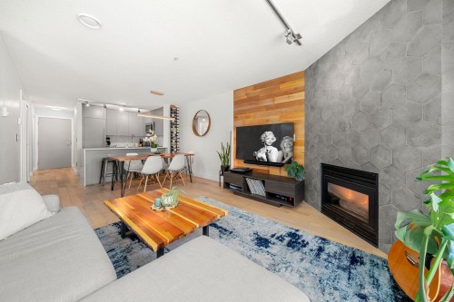 404-124 3rd Street W North Vancouver, BC V7M 1E8