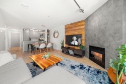 404-124 3rd Street W North Vancouver, BC V7M 1E8