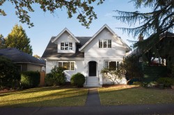 455 22nd Avenue W Vancouver, BC V5Y 2G6