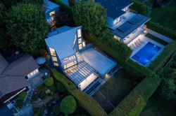975 Aubeneau Crescent West Vancouver, BC V7T 1T4