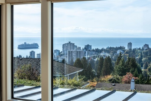 975 Aubeneau Crescent, West Vancouver, BC 
