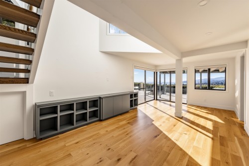 975 Aubeneau Crescent, West Vancouver, BC 