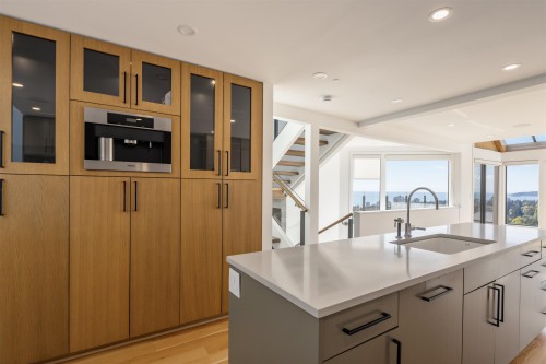 975 Aubeneau Crescent, West Vancouver, BC 