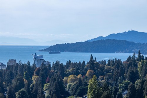 975 Aubeneau Crescent, West Vancouver, BC 