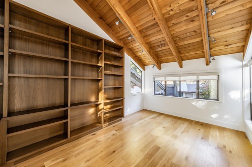 975 Aubeneau Crescent, West Vancouver, BC 