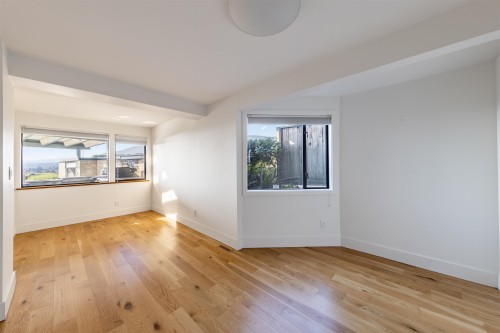 975 Aubeneau Crescent, West Vancouver, BC 