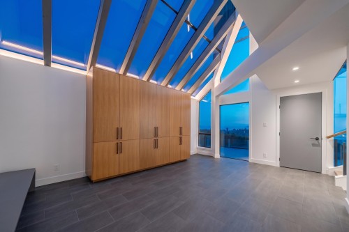 975 Aubeneau Crescent, West Vancouver, BC 