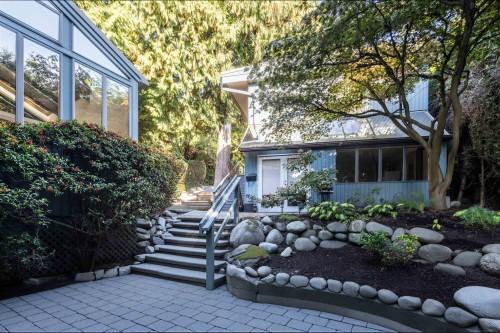 975 Aubeneau Crescent, West Vancouver, BC 