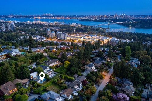 975 Aubeneau Crescent, West Vancouver, BC 